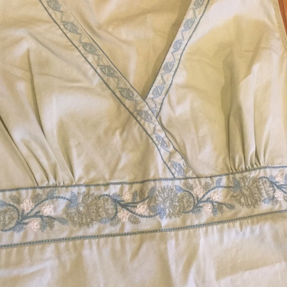 Embroidered Top - Picture 3 of 4